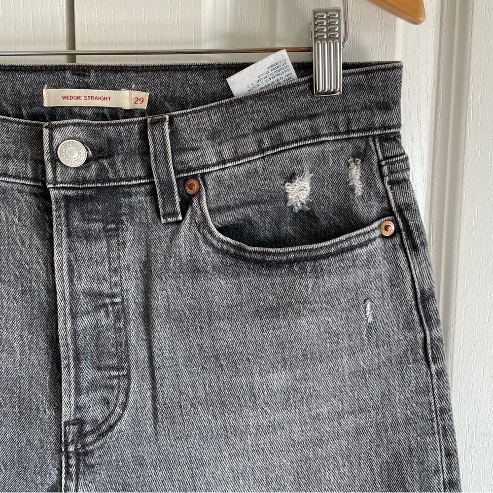 Levi’s Premium Wedgie Straight Jeans Women’s 29 Black Gray Faded Button Fly EUC - Picture 4 of 16